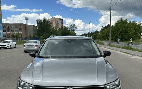 Volkswagen Tiguan II, 2019 год, 2 650 000 рублей, 2 фотография
