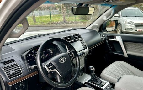 Toyota Land Cruiser Prado 150 рестайлинг 2, 2019 год, 4 745 000 рублей, 25 фотография