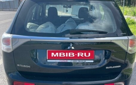 Mitsubishi Outlander III рестайлинг 3, 2013 год, 1 599 999 рублей, 3 фотография