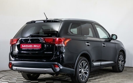 Mitsubishi Outlander III рестайлинг 3, 2015 год, 2 300 000 рублей, 5 фотография