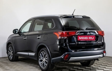 Mitsubishi Outlander III рестайлинг 3, 2015 год, 2 300 000 рублей, 7 фотография