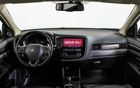 Mitsubishi Outlander III рестайлинг 3, 2015 год, 2 300 000 рублей, 13 фотография