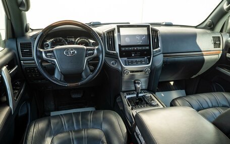 Toyota Land Cruiser 200, 2020 год, 8 499 000 рублей, 6 фотография