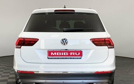 Volkswagen Tiguan II, 2018 год, 3 347 000 рублей, 5 фотография