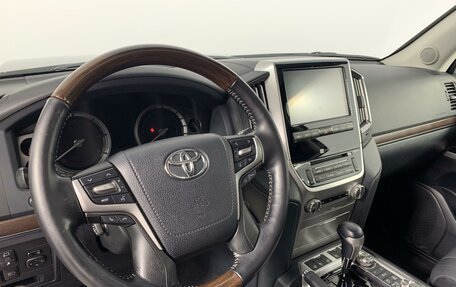 Toyota Land Cruiser 200, 2019 год, 8 800 000 рублей, 23 фотография