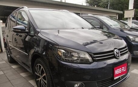 Volkswagen Touran III, 2013 год, 895 000 рублей, 1 фотография