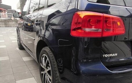 Volkswagen Touran III, 2013 год, 895 000 рублей, 8 фотография