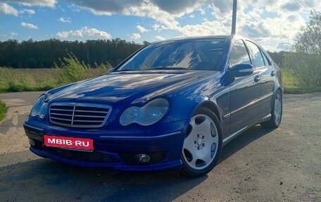 Mercedes-Benz C-Класс, 2005 год, 900 000 рублей, 1 фотография