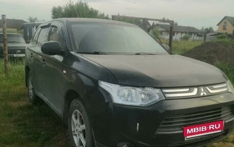 Mitsubishi Outlander III рестайлинг 3, 2013 год, 1 600 000 рублей, 2 фотография