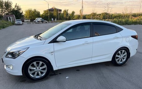 Hyundai Solaris II рестайлинг, 2014 год, 1 000 000 рублей, 12 фотография