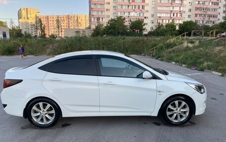 Hyundai Solaris II рестайлинг, 2014 год, 1 000 000 рублей, 7 фотография