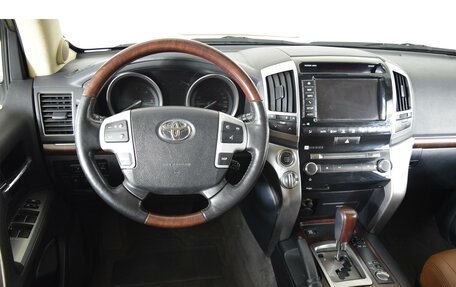 Toyota Land Cruiser 200, 2015 год, 4 249 000 рублей, 16 фотография