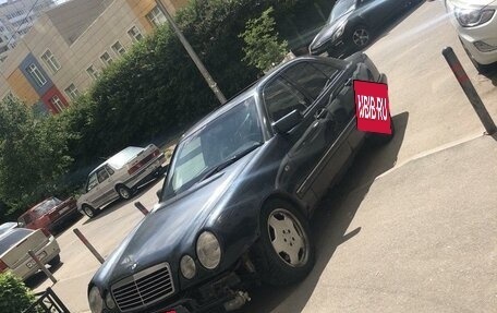 Mercedes-Benz E-Класс, 1997 год, 450 000 рублей, 1 фотография