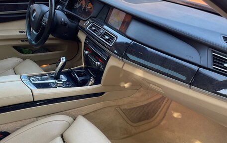 BMW 7 серия, 2010 год, 2 600 000 рублей, 18 фотография