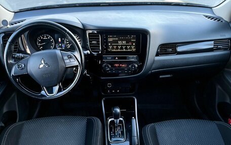 Mitsubishi Outlander III рестайлинг 3, 2020 год, 1 960 070 рублей, 8 фотография