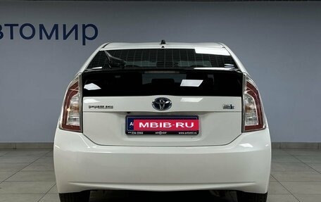 Toyota Prius, 2015 год, 1 750 000 рублей, 6 фотография