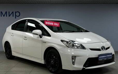 Toyota Prius, 2015 год, 1 750 000 рублей, 3 фотография