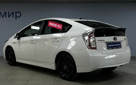 Toyota Prius, 2015 год, 1 750 000 рублей, 7 фотография