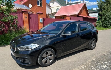 BMW 1 серия, 2019 год, 1 890 000 рублей, 1 фотография