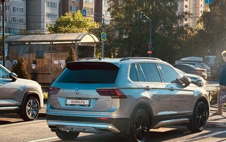 Volkswagen Tiguan II, 2018 год, 2 800 000 рублей, 2 фотография