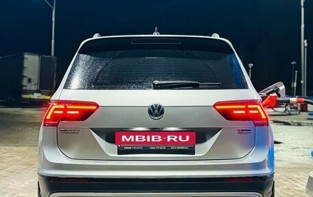 Volkswagen Tiguan II, 2018 год, 2 800 000 рублей, 3 фотография