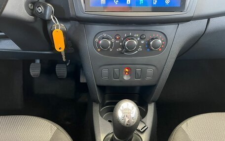 Renault Logan II, 2019 год, 1 050 000 рублей, 19 фотография