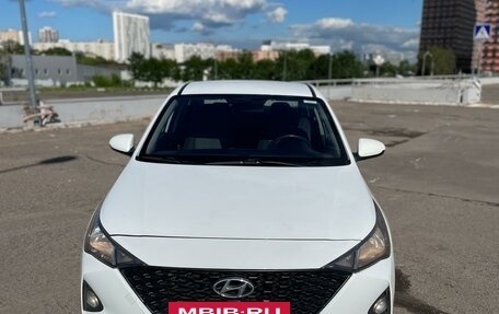 Hyundai Solaris II рестайлинг, 2020 год, 1 200 000 рублей, 2 фотография