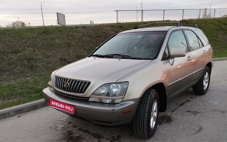 Lexus RX IV рестайлинг, 2000 год, 650 000 рублей, 1 фотография