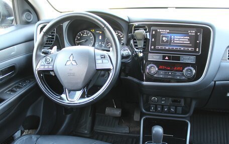 Mitsubishi Outlander III рестайлинг 3, 2018 год, 2 699 000 рублей, 9 фотография