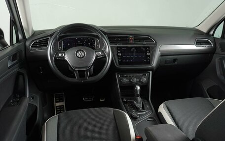 Volkswagen Tiguan II, 2020 год, 2 990 000 рублей, 6 фотография