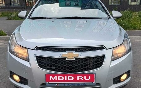 Chevrolet Cruze II, 2010 год, 670 000 рублей, 3 фотография