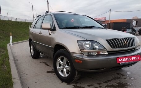 Lexus RX IV рестайлинг, 2000 год, 650 000 рублей, 2 фотография