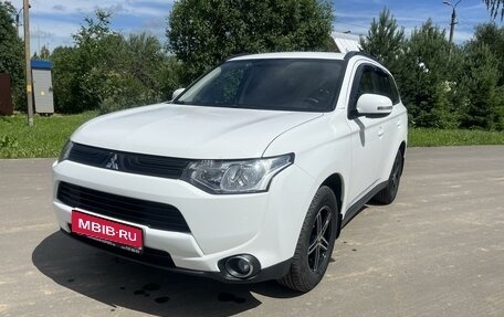 Mitsubishi Outlander III рестайлинг 3, 2013 год, 1 800 000 рублей, 1 фотография