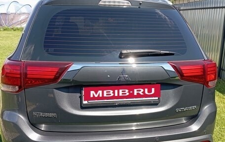 Mitsubishi Outlander III рестайлинг 3, 2017 год, 2 450 000 рублей, 8 фотография