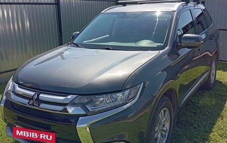 Mitsubishi Outlander III рестайлинг 3, 2017 год, 2 450 000 рублей, 10 фотография