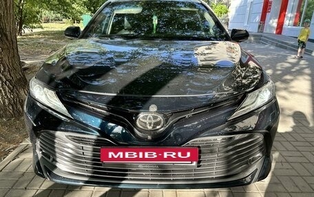 Toyota Camry, 2018 год, 3 300 000 рублей, 2 фотография