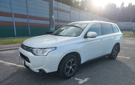 Mitsubishi Outlander III рестайлинг 3, 2014 год, 1 500 000 рублей, 1 фотография