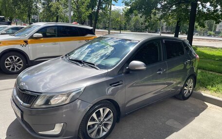 KIA Rio III рестайлинг, 2013 год, 980 000 рублей, 2 фотография