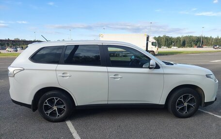 Mitsubishi Outlander III рестайлинг 3, 2014 год, 1 500 000 рублей, 6 фотография