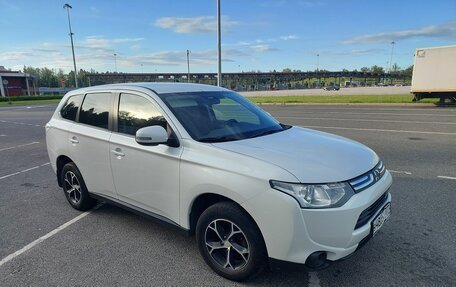 Mitsubishi Outlander III рестайлинг 3, 2014 год, 1 500 000 рублей, 3 фотография