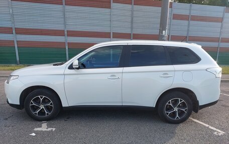 Mitsubishi Outlander III рестайлинг 3, 2014 год, 1 500 000 рублей, 4 фотография