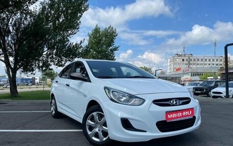 Hyundai Solaris II рестайлинг, 2013 год, 889 900 рублей, 1 фотография