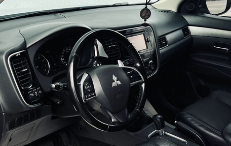 Mitsubishi Outlander III рестайлинг 3, 2014 год, 1 350 000 рублей, 17 фотография