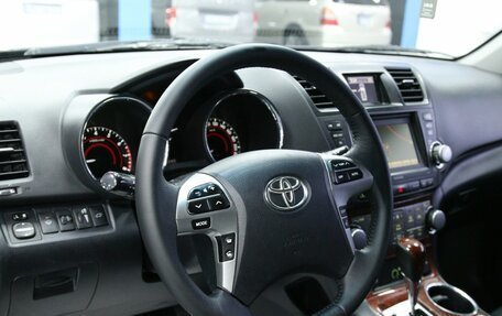 Toyota Highlander III, 2012 год, 2 563 000 рублей, 17 фотография