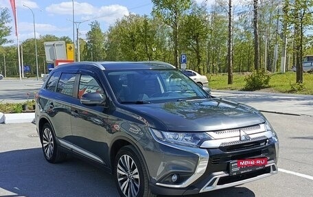 Mitsubishi Outlander III рестайлинг 3, 2021 год, 2 494 800 рублей, 3 фотография