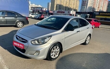 Hyundai Solaris II рестайлинг, 2012 год, 820 000 рублей, 3 фотография