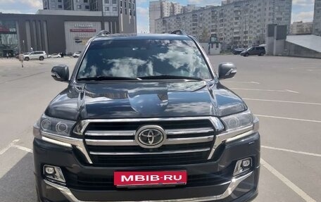 Toyota Land Cruiser 200, 2019 год, 7 750 000 рублей, 4 фотография