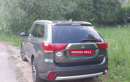 Mitsubishi Outlander III рестайлинг 3, 2017 год, 2 470 000 рублей, 3 фотография