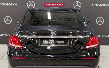 Mercedes-Benz E-Класс, 2018 год, 2 000 000 рублей, 6 фотография
