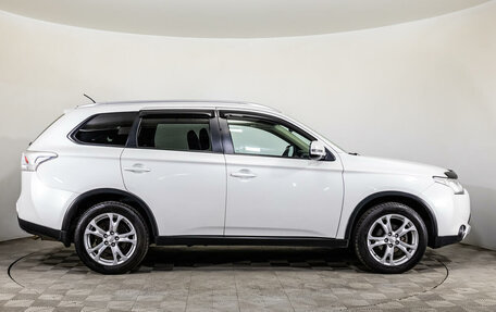 Mitsubishi Outlander III рестайлинг 3, 2014 год, 1 600 000 рублей, 4 фотография